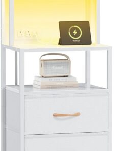 Furnulem Mesita de noche alta con tubo de luz y estación de carga, mesita de noche con 2 cajones y estante de almacenamiento de 4 niveles, mesita de noche y estantería 2 en 1, mesa auxiliar para