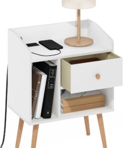 Furinno Claude - Mesa Auxiliar de Mediados de Siglo con estación de Carga, Patas de Madera, mesita de Noche con Puerto de Carga USB y Tipo C, para Sala de Estar, Dormitorio, Color Blanco