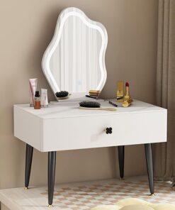 Escritorio de maquillaje con espejo y cajones, elegante tocador para dormitorio y ventanal