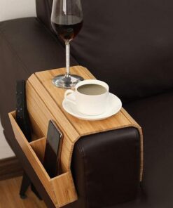 Bandeja de Brazo Plegable y Portátil para Sofá de Madera Con 2 Bolsillos y Portavasos para Bebidas, Control Remoto (Color de Madera)