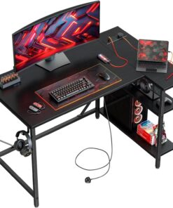 Escritorio para juegos en forma de L con tomas de corriente, 100 x 70 cm, escritorio de esquina para computadora con grandes estantes reversibles, escritorio de oficina en casa con ganchos