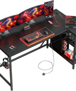 Escritorio pequeño para juegos en forma de L con tomas de corriente, mesa de esquina para computadora de 140 x 70 cm con grandes estantes de almacenamiento reversibles, estación de trabajo